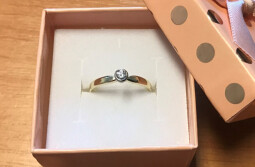 Prsten "zásnubní" s diamantem 